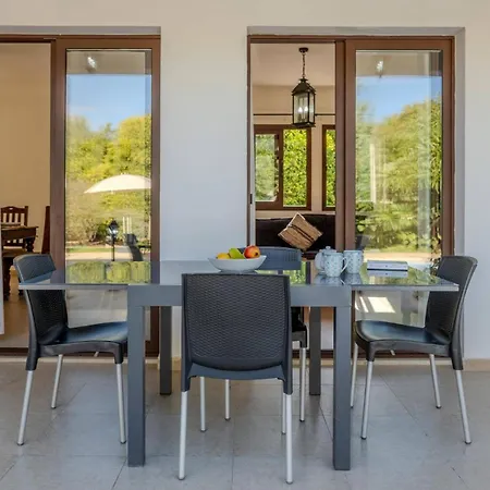 Oliva By Vila *